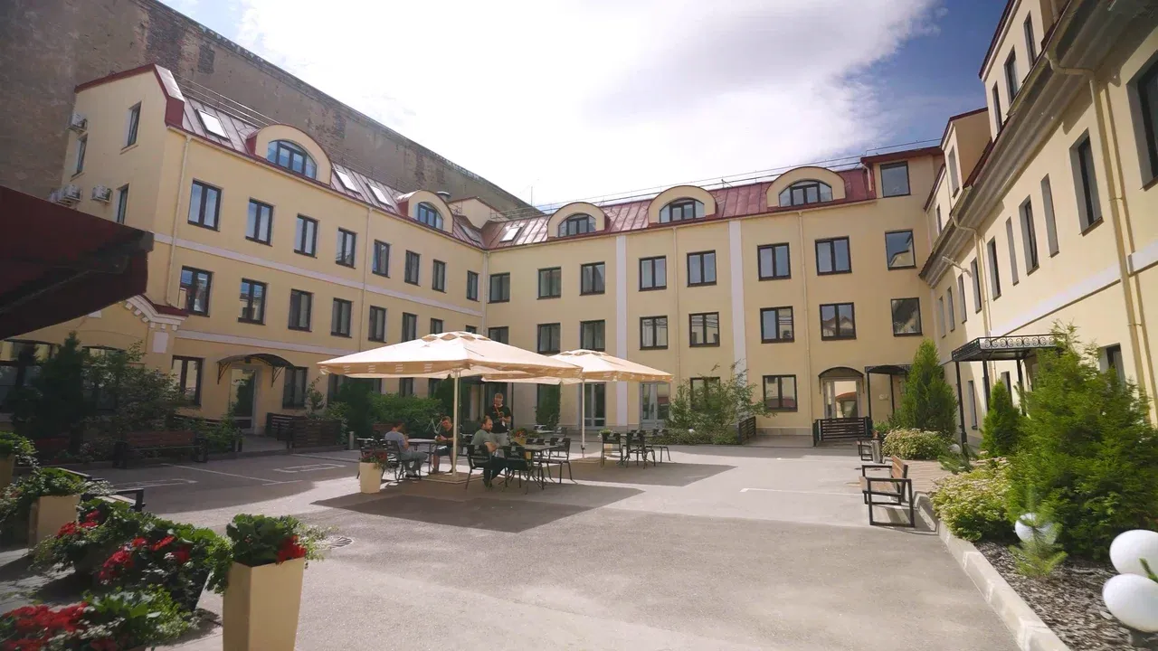 2. Багратион (Bagration Hotel)