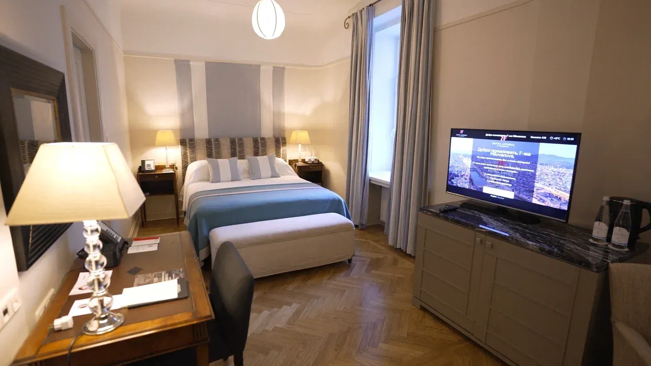 5. Астория (Astoria Hotel Rocco Forte)