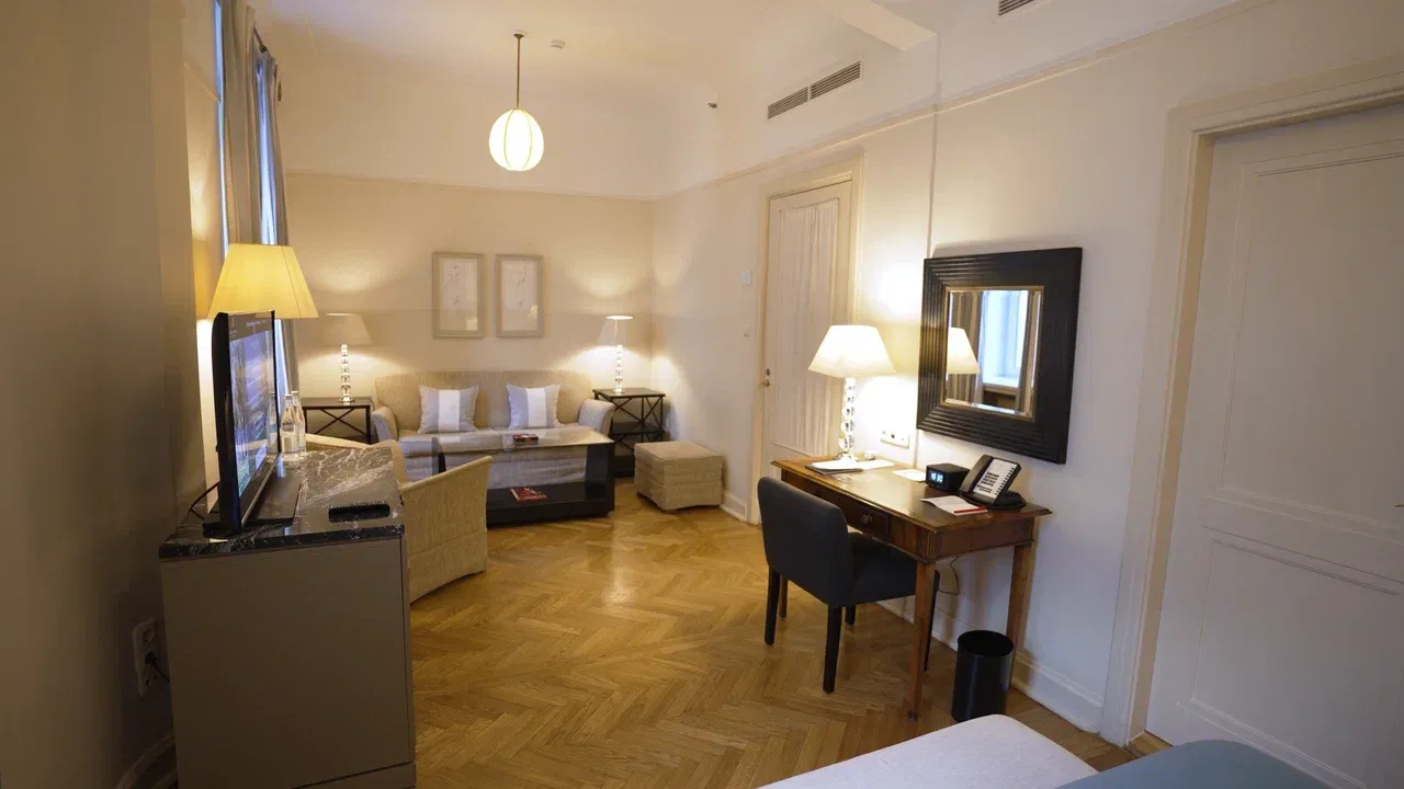5. Астория (Astoria Hotel Rocco Forte)