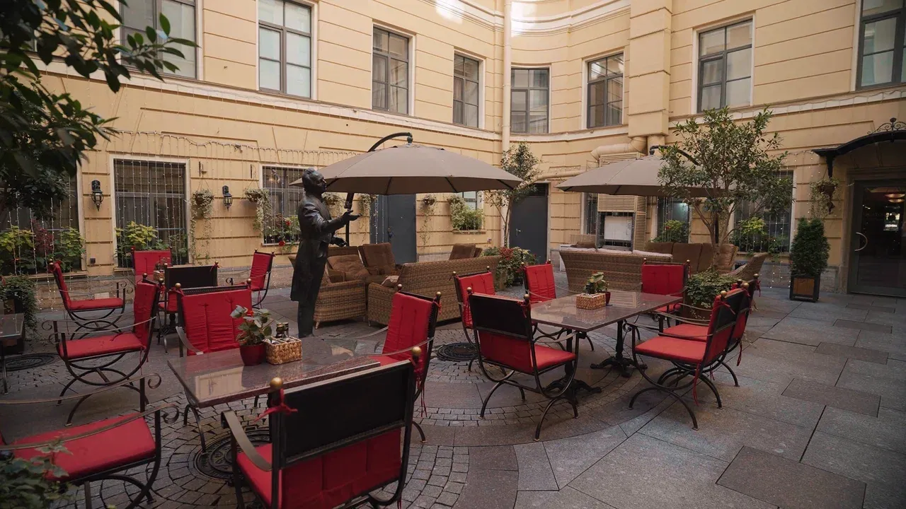 9. Петр Hotel (Petr Hotel)